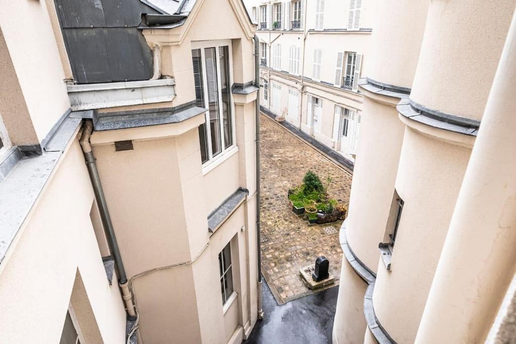 Vaugirard - Saint Germain Des Pres - Place Parijs